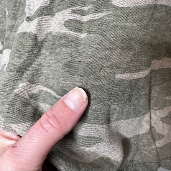 Target Universal threads camo v neck Tshirt - Picture 3 of 5